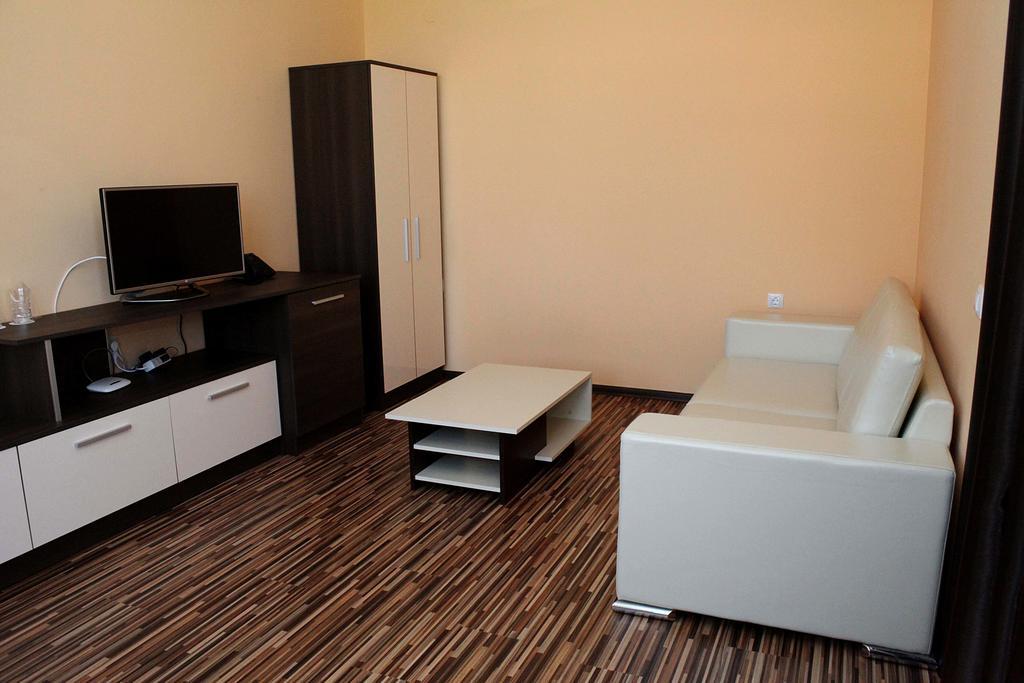 Incanto Family Hotel Sevlievo Habitación foto